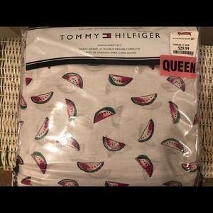 Tommy Hilfiger Queen Sheet Set